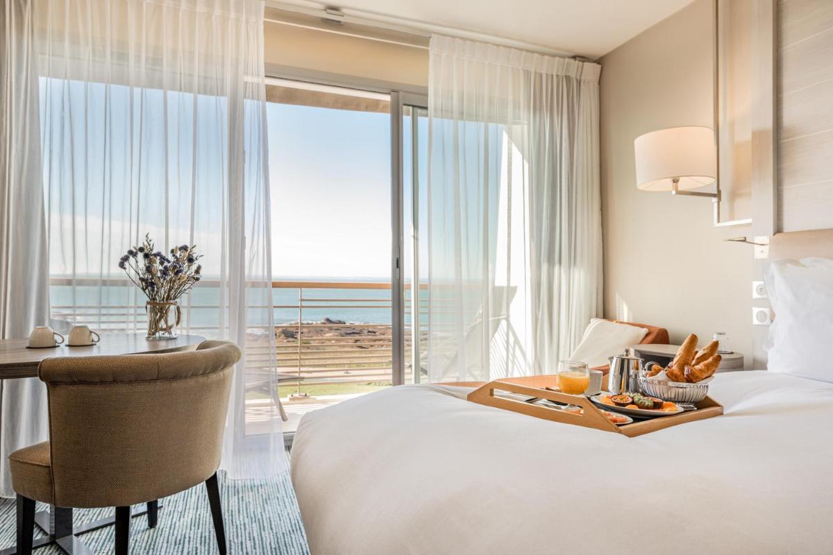 Un ou plusieurs lits dans un hébergement de l'établissement Sofitel Quiberon Thalassa sea & spa