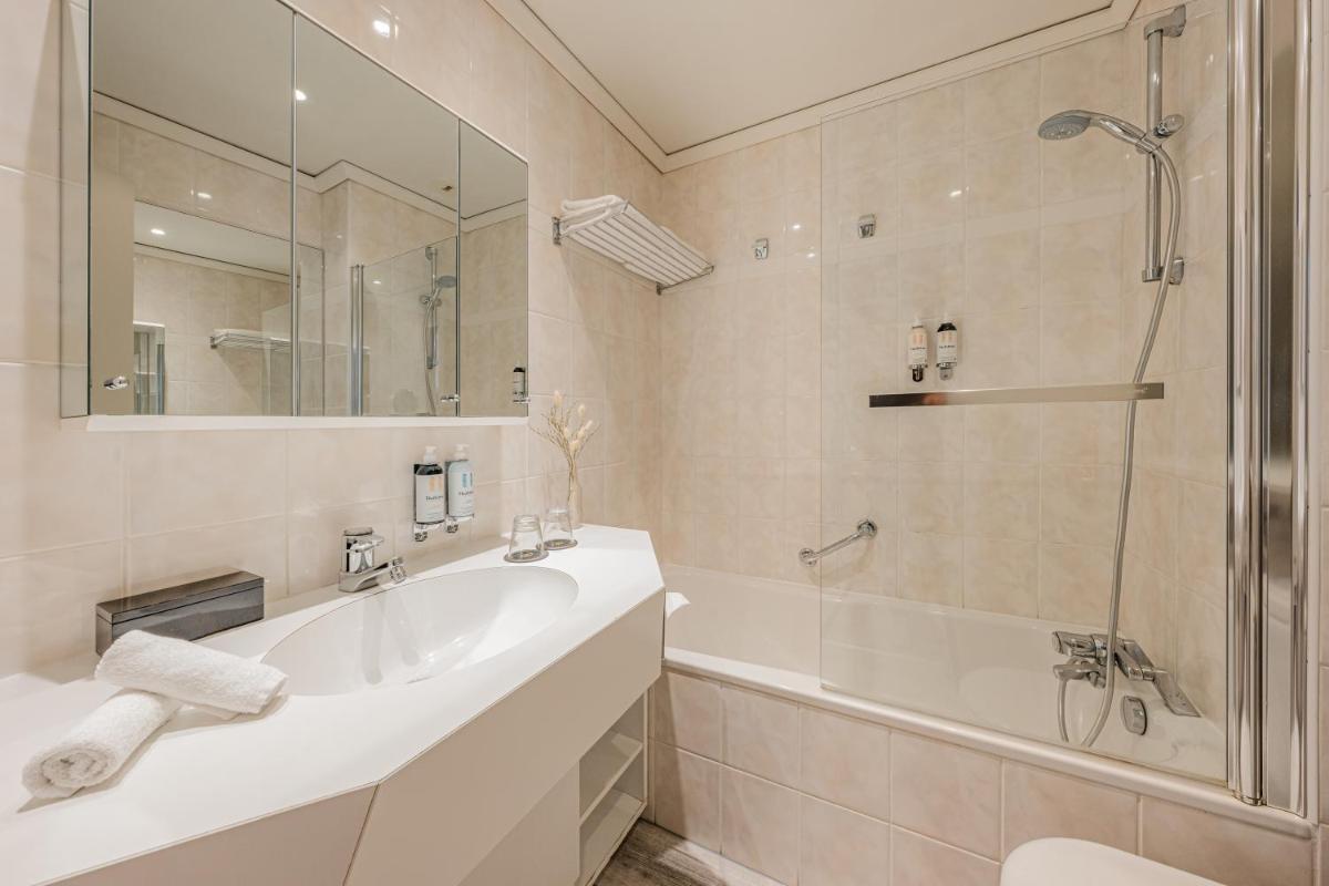 Salle de bains dans l'établissement Sofitel Quiberon Thalassa sea & spa