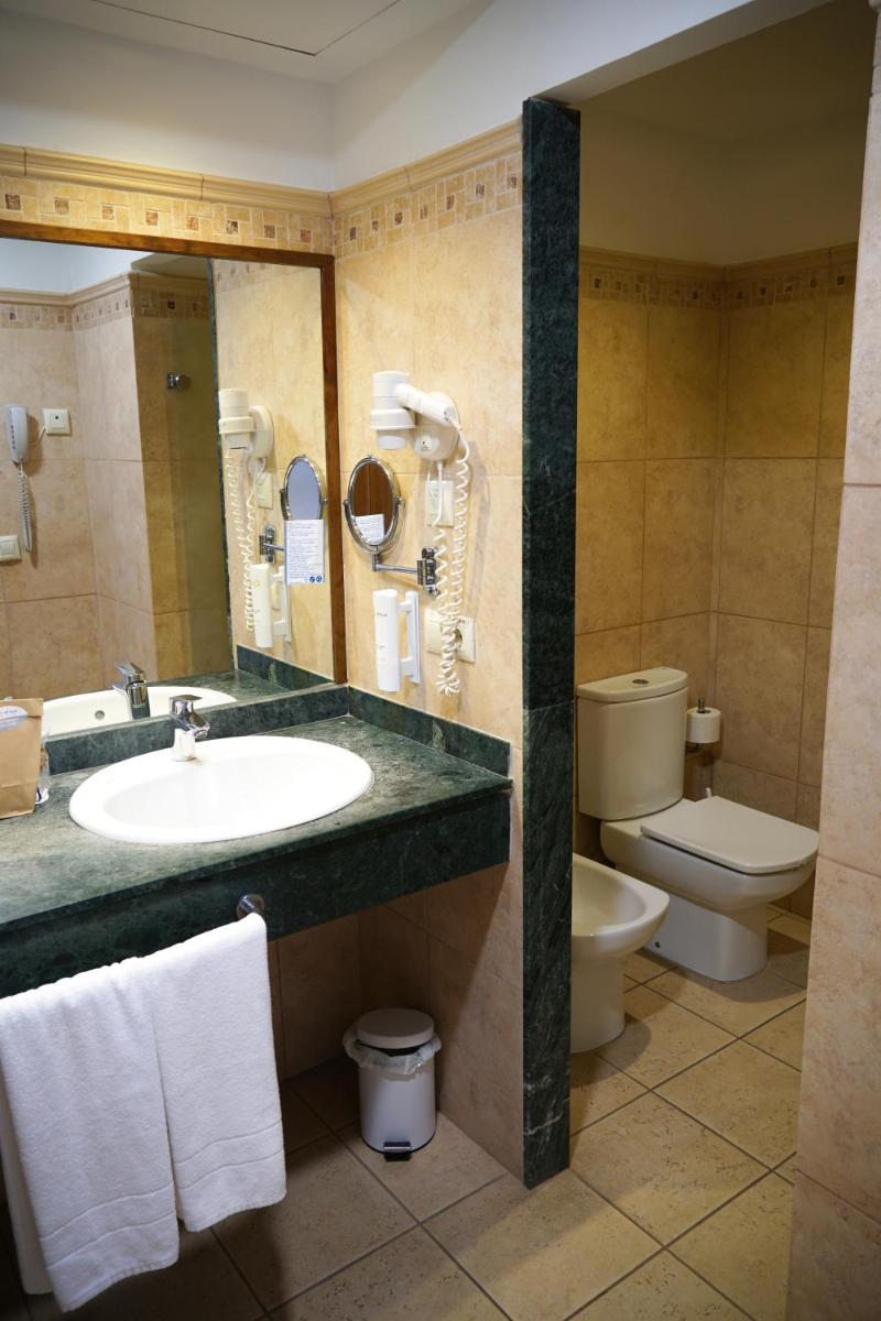 Un baño de Ohtels Cabogata