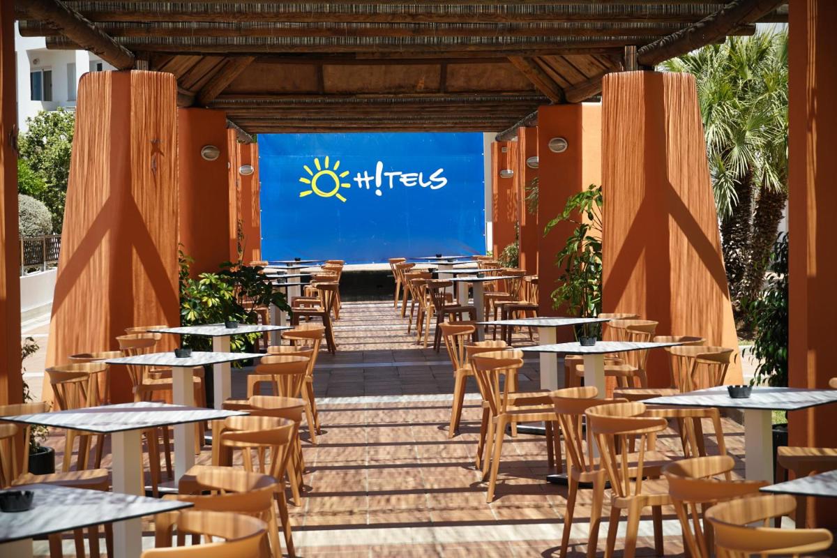 Un restaurante o sitio para comer en Ohtels Cabogata