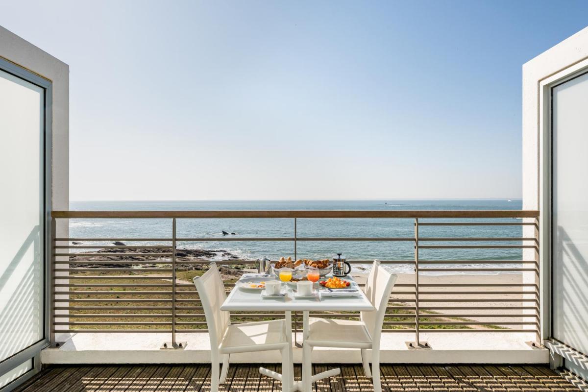 Vue générale sur la mer ou vue sur la mer prise depuis l'hôtel