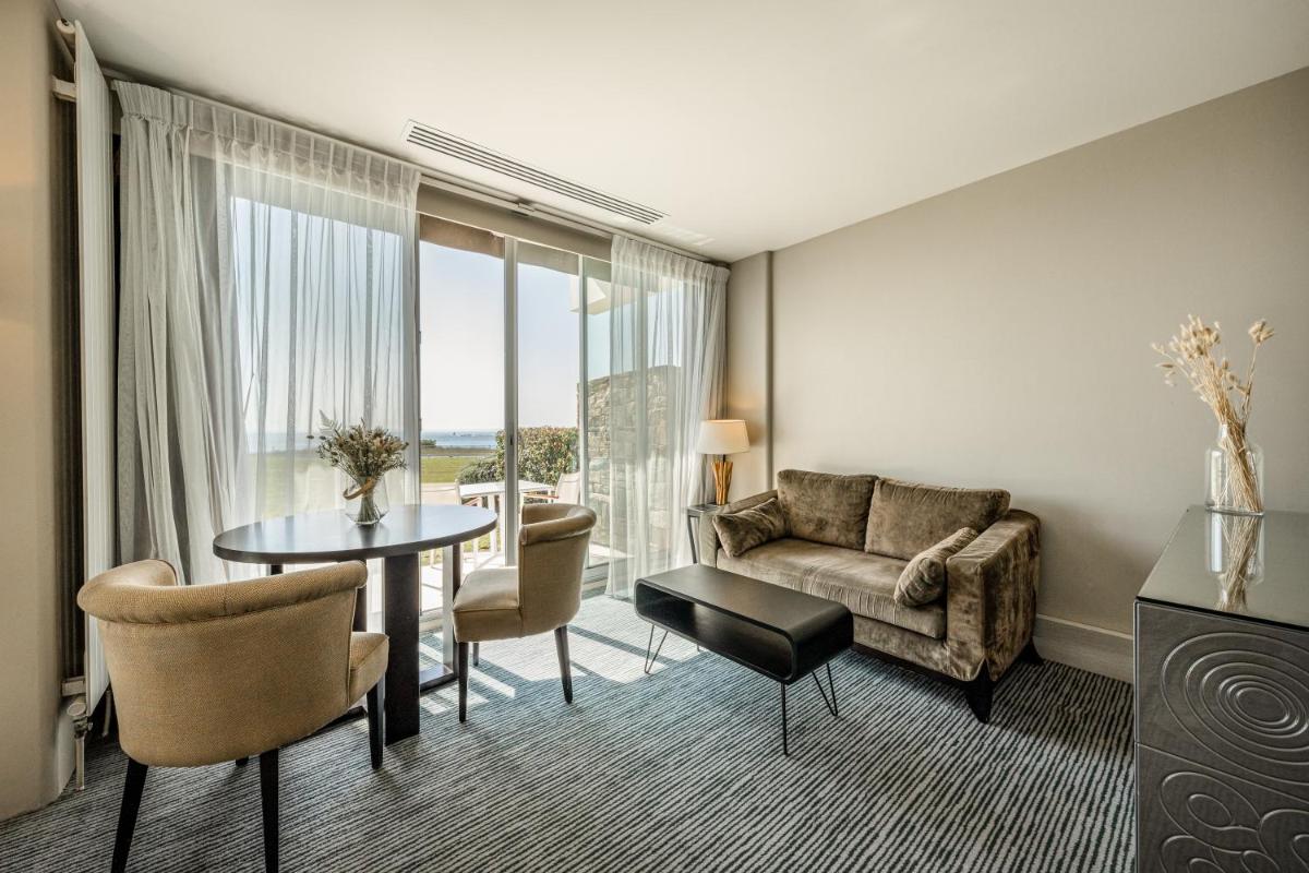 Coin salon dans l'établissement Sofitel Quiberon Thalassa sea & spa
