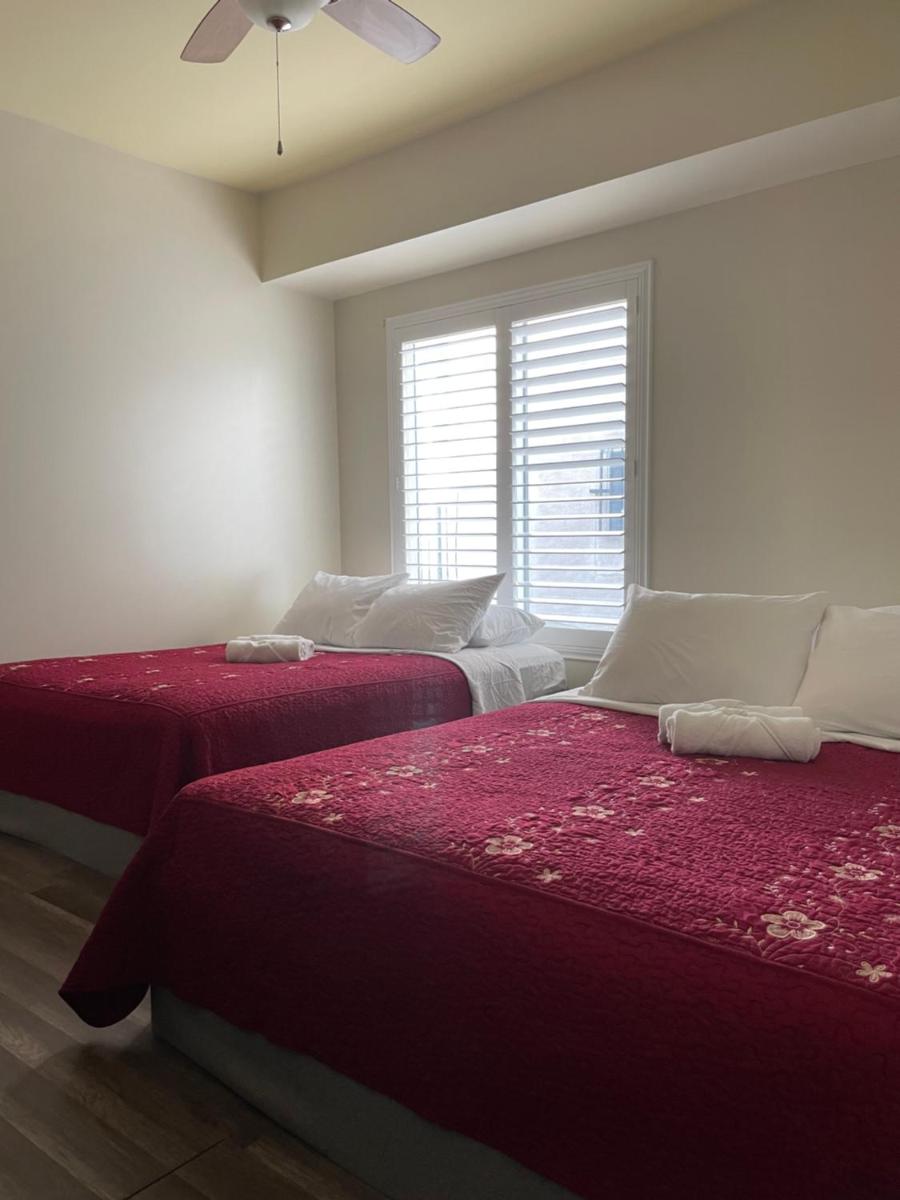 Spacious Private Los Angeles Bedroom with AC & WIFI & Private Fridge near USC the Coliseum Exposition Park BMO Stadium University of Southern California - Housity