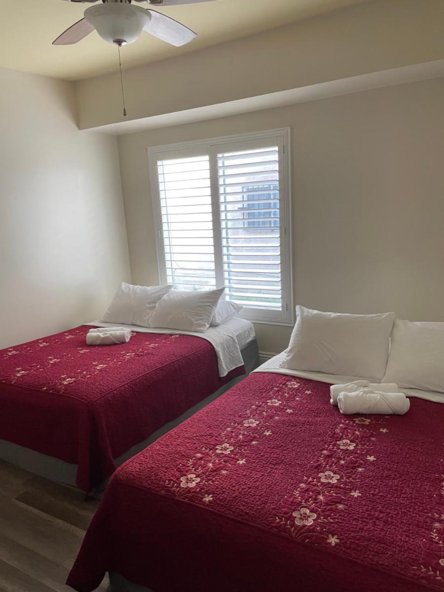 Spacious Private Los Angeles Bedroom with AC & WIFI & Private Fridge near USC the Coliseum Exposition Park BMO Stadium University of Southern California - Housity
