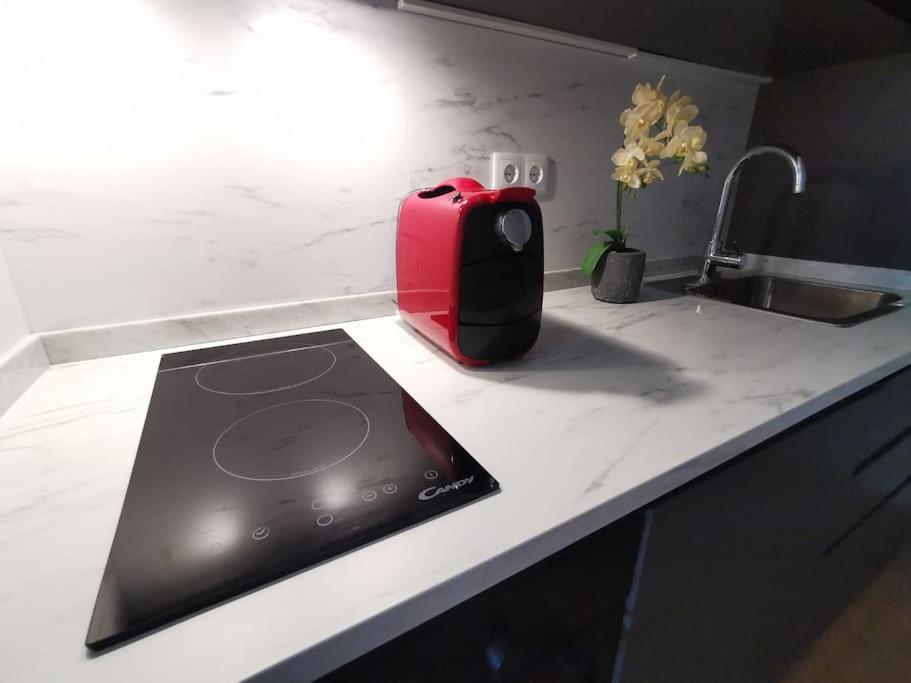 Modern Downtown Studio - Housity