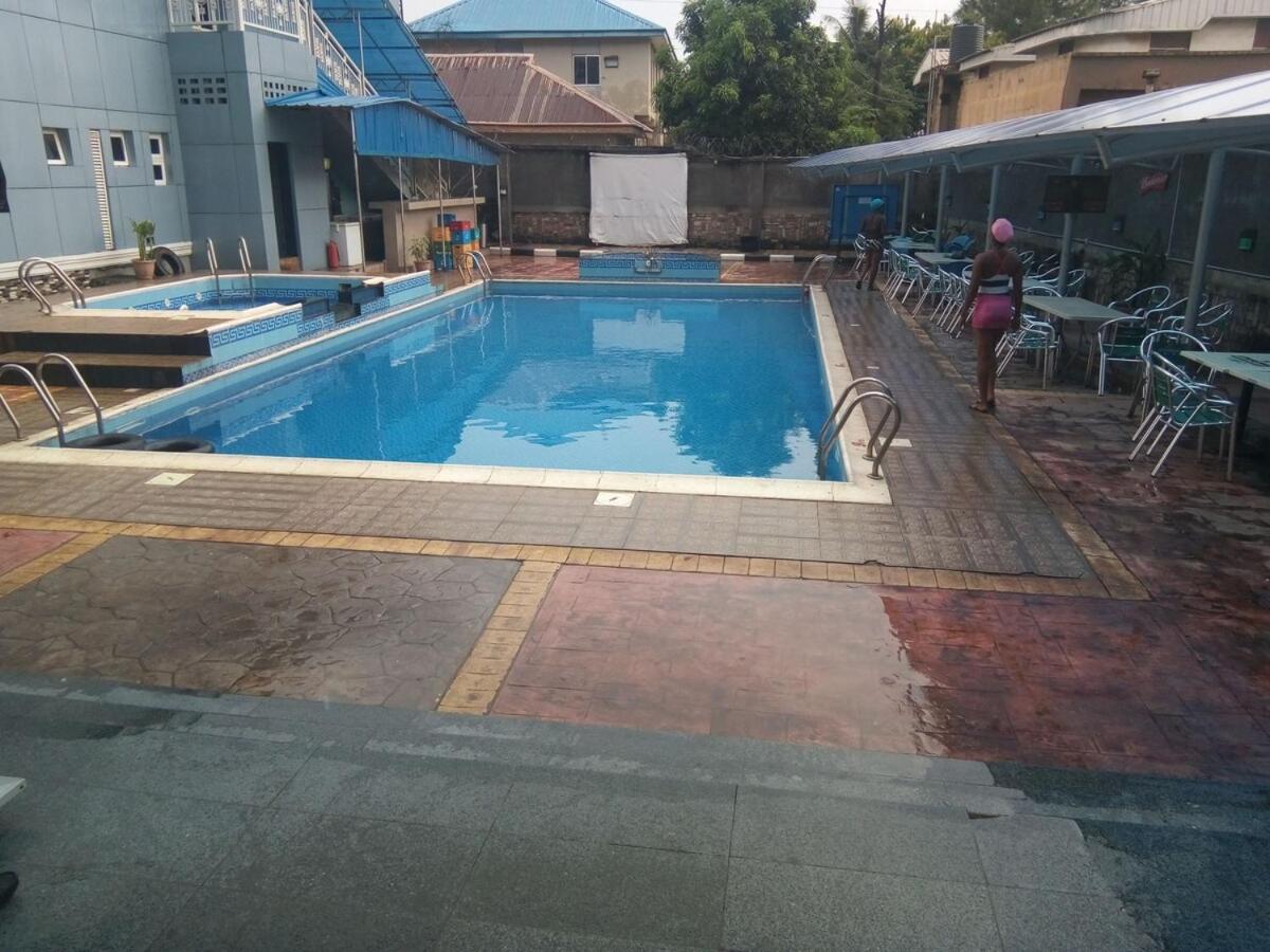 Ozom Hotel - Housity