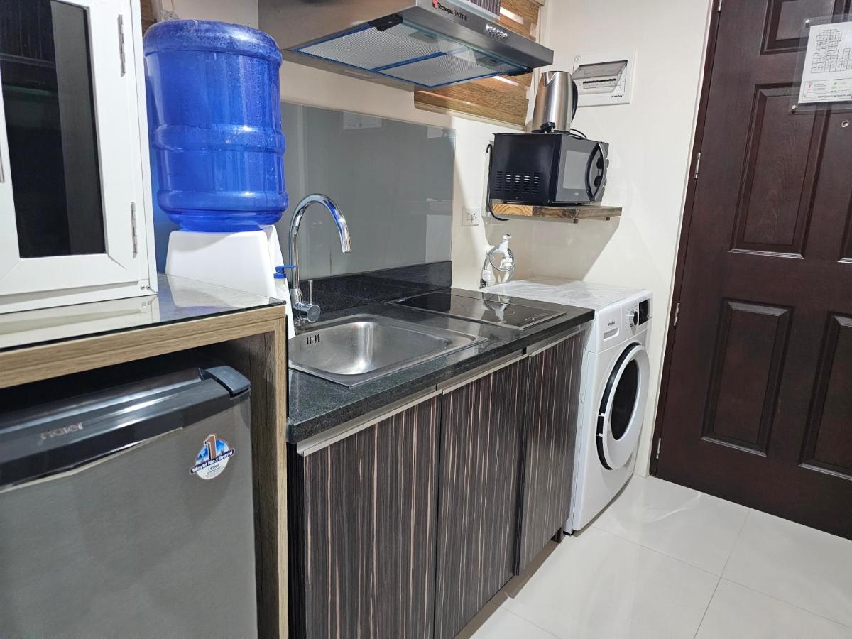 Persimmon Studios - Studio Unit- 16th Floor - 1641 - Housity