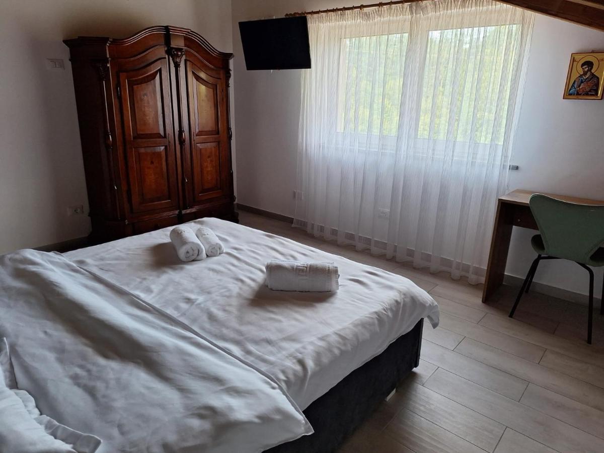 Pensiunea Casa de pe Vale - Housity