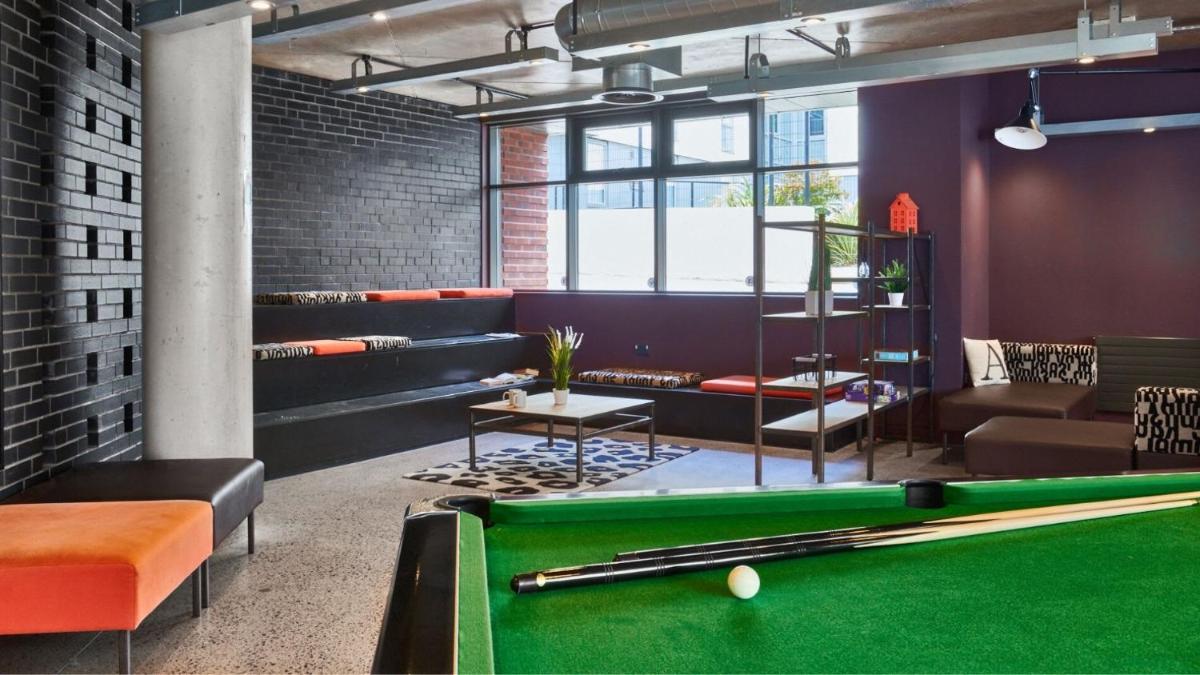 Stylish Private Ensuite Rooms in the Heart of Exeter - Housity