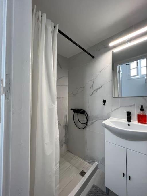 Bougainvillea Apartments 2 - Hizvo