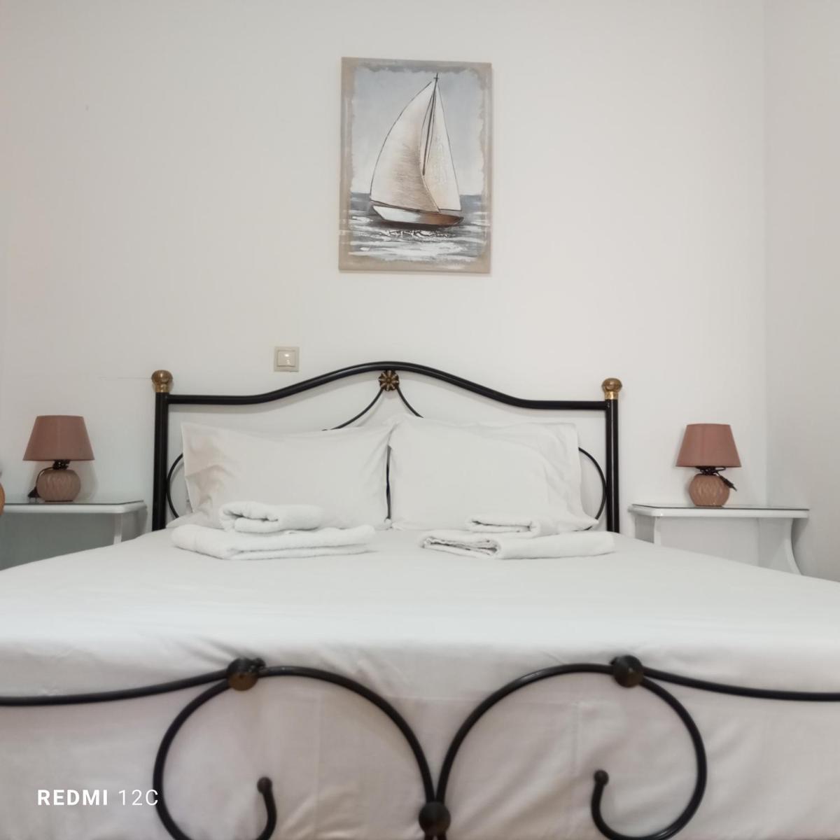 Queen Bay studios - Housity