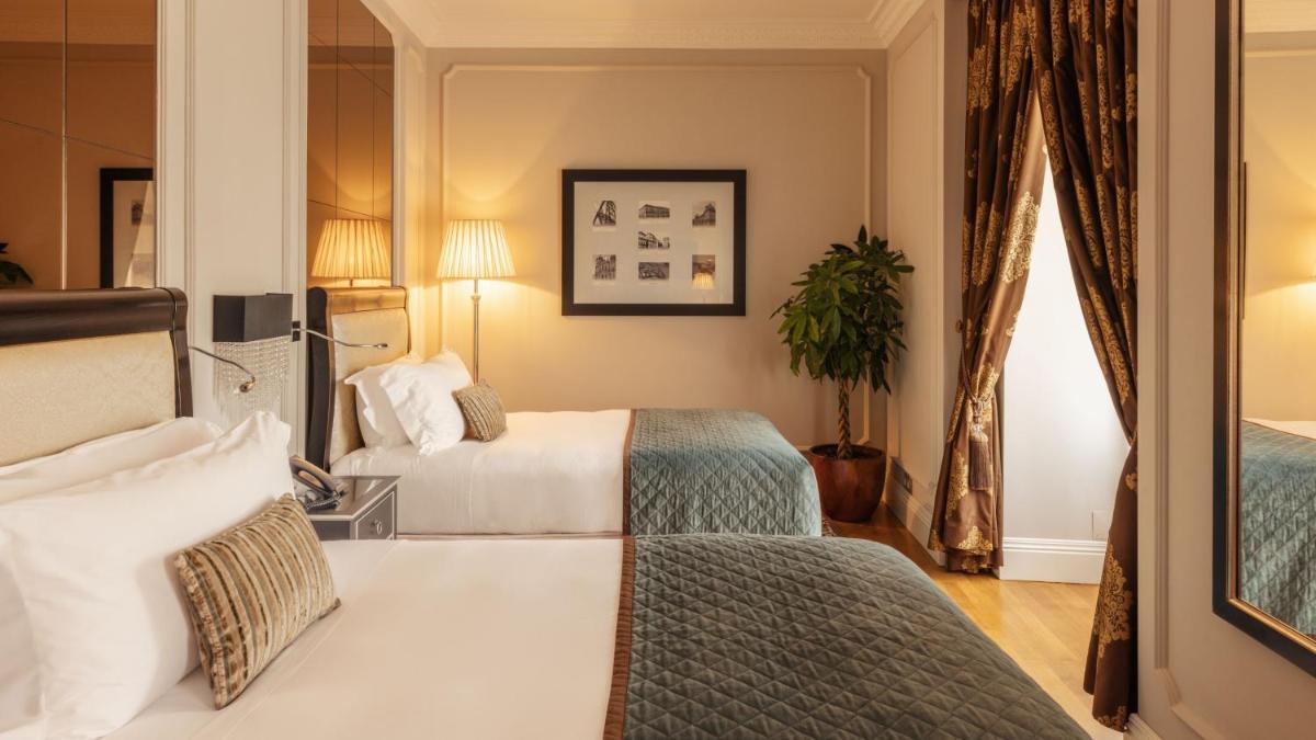 Uma cama ou camas num quarto em InterContinental Porto - Palacio das Cardosas by IHG