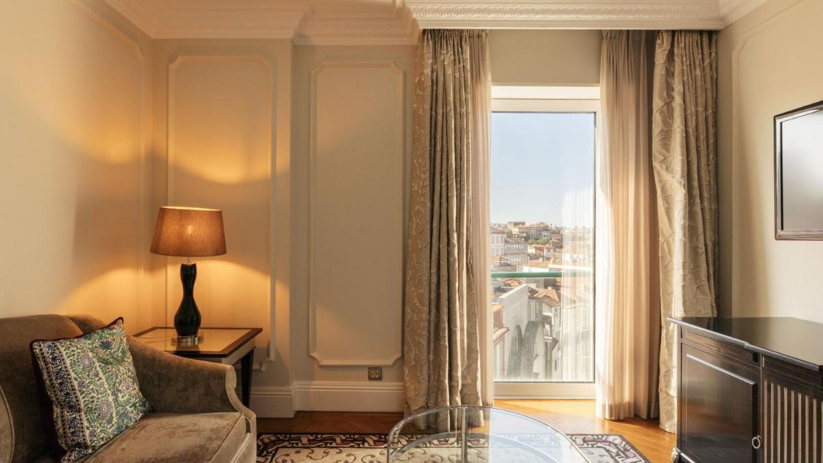 Uma área de estar em InterContinental Porto - Palacio das Cardosas by IHG