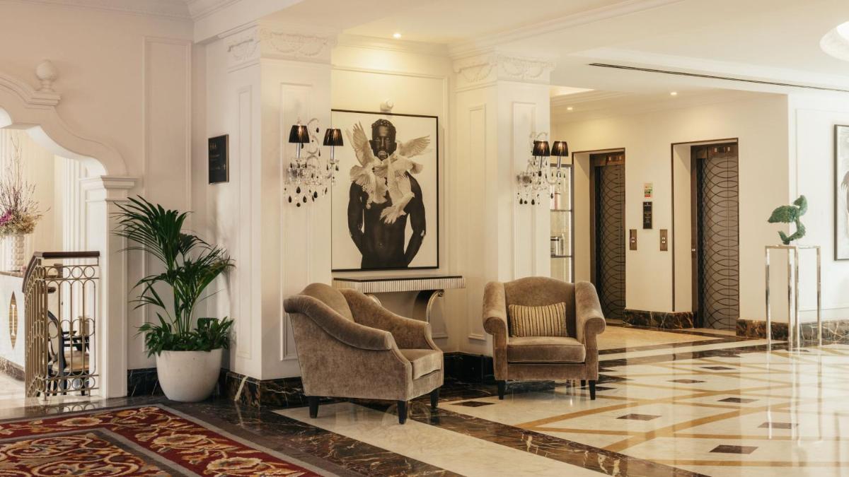 Uma área de estar em InterContinental Porto - Palacio das Cardosas by IHG