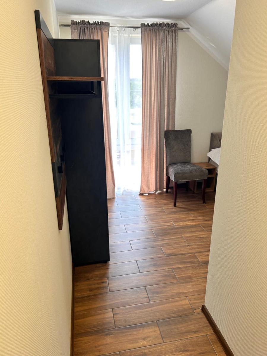 Pokoje nad stawem - Housity