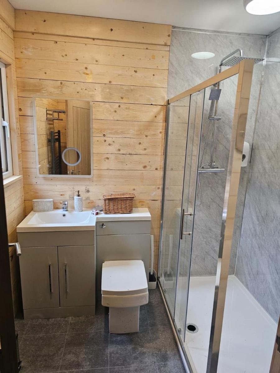 Edgmond Lodges - Scropton - Housity