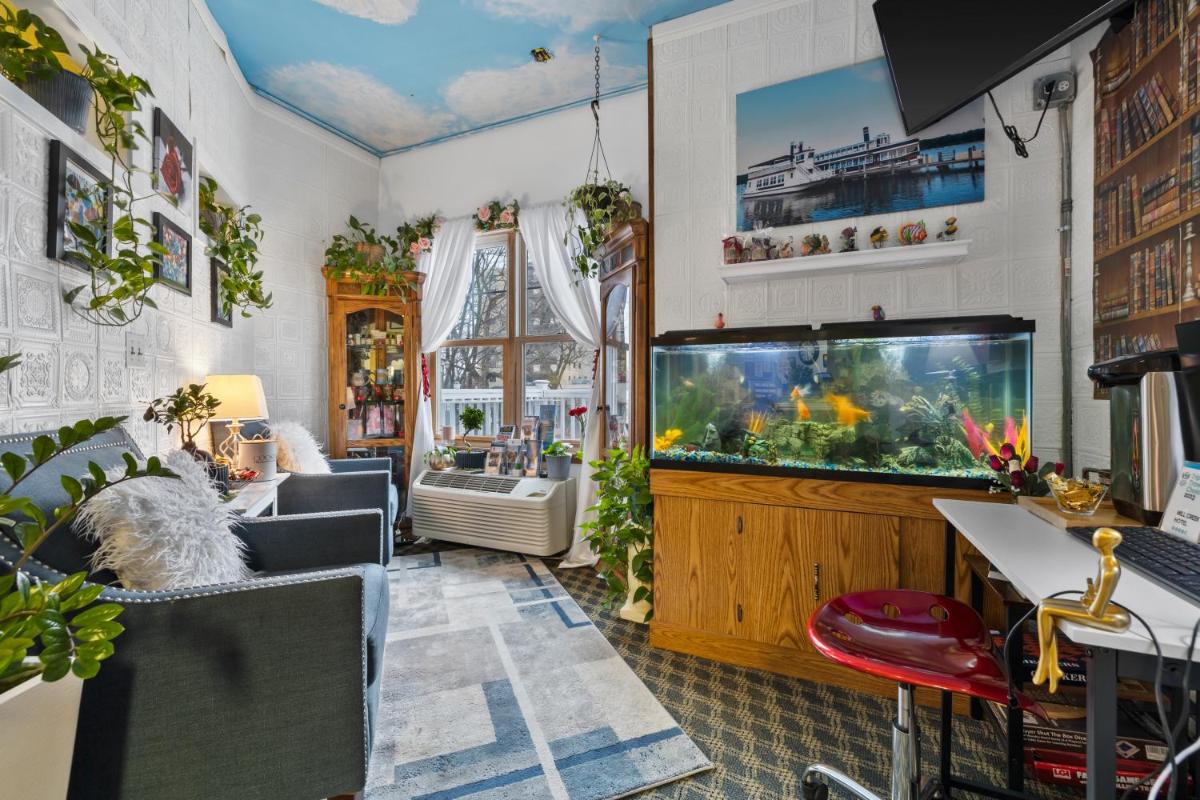 Mill Creek Hotel - Hizvo