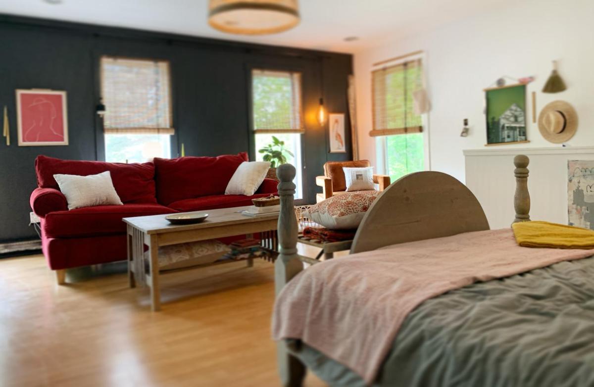 Nesting Suite Okotoks - Housity