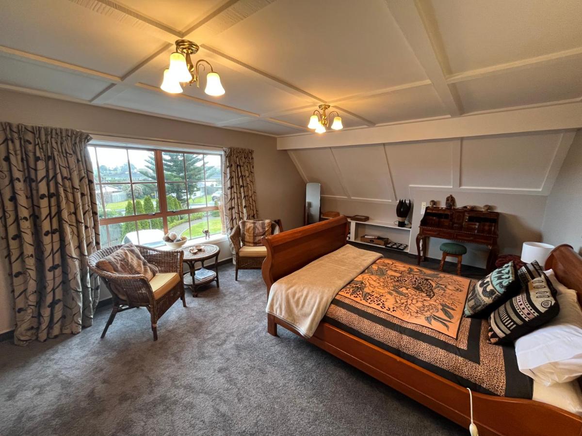 Suitetrails - Tudor Manor Bed & Breakfast