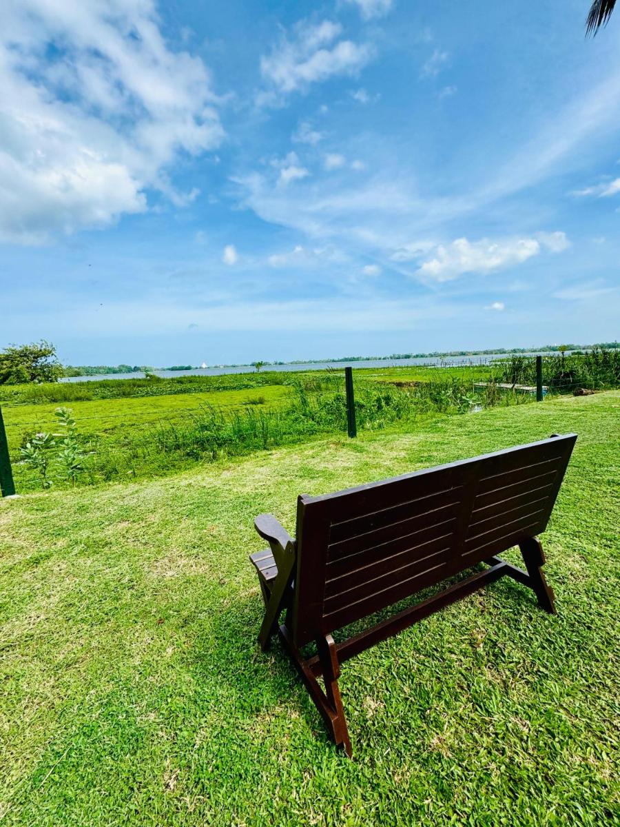Lake View Cottage - Housity