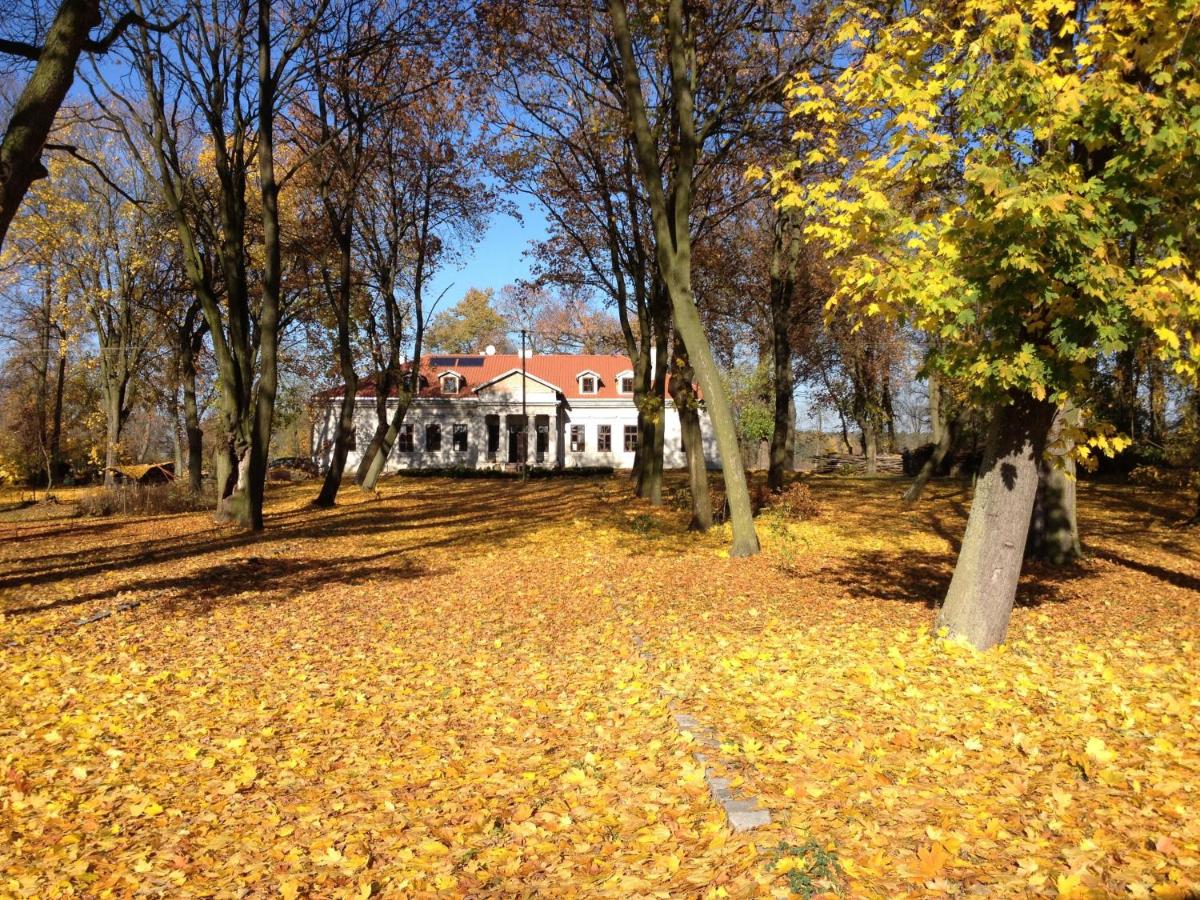 Dwór Bieganów - Housity