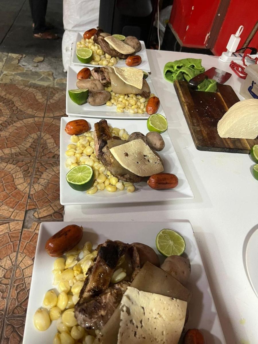 Hostal America - Housity