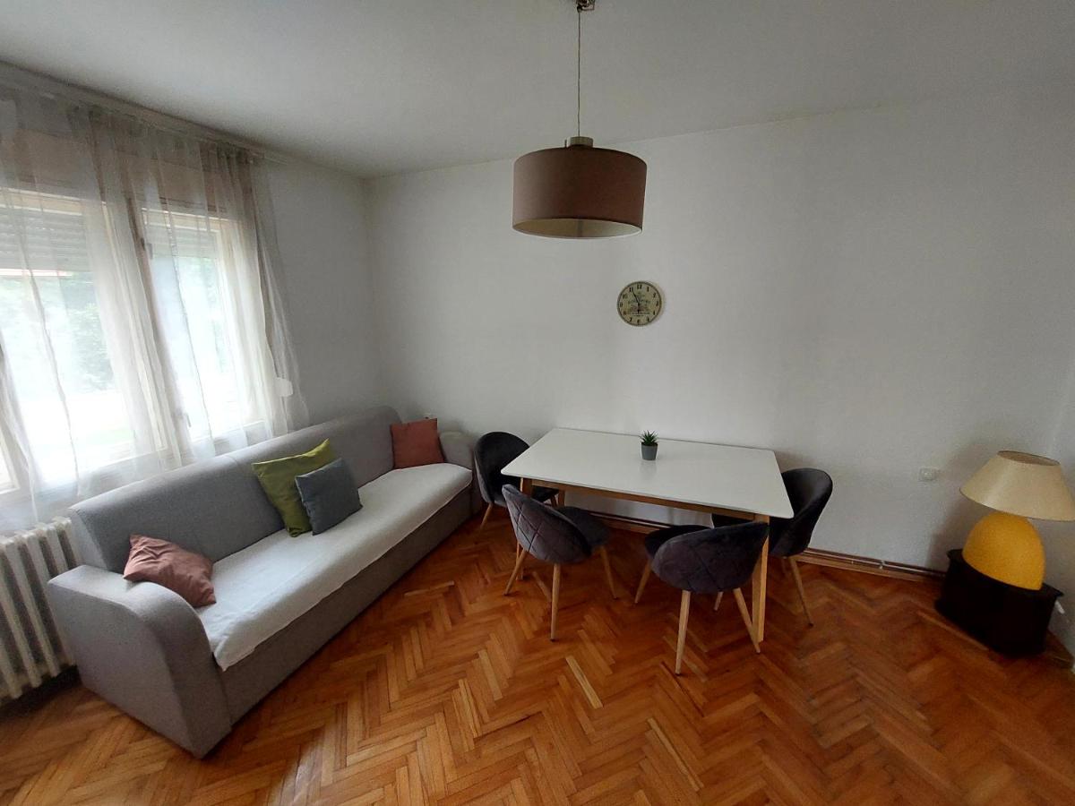 Peaceful and spacious apartment with free parking - Housity