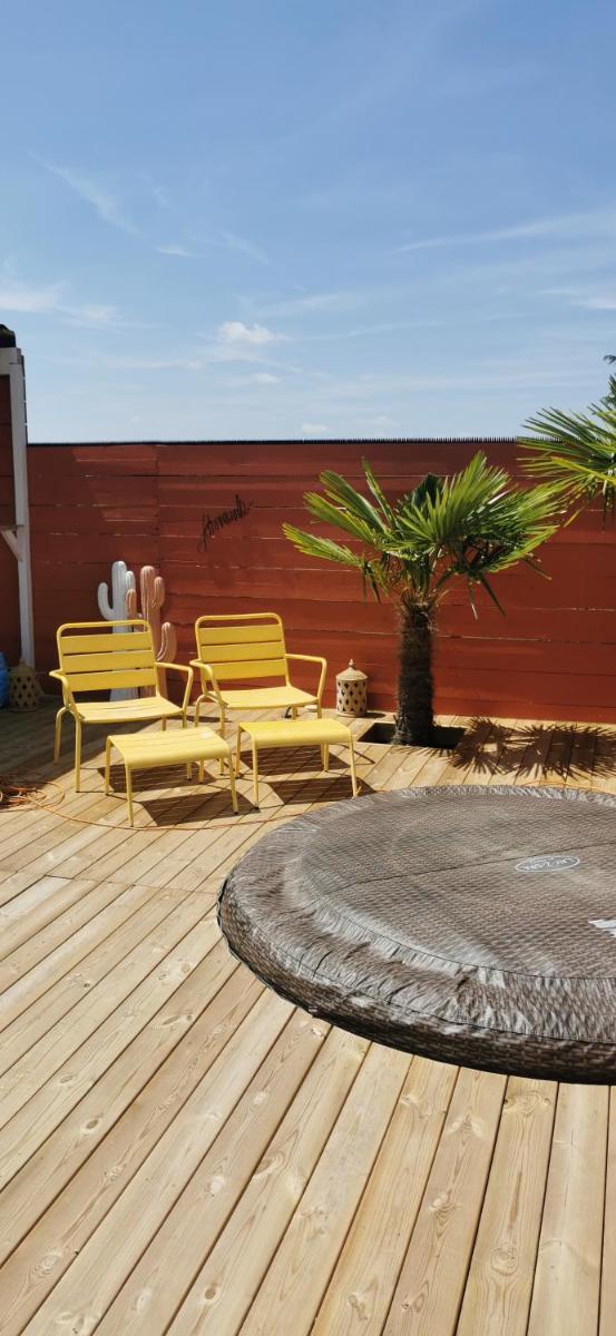 Chambres dans villa avec piscine - Housity