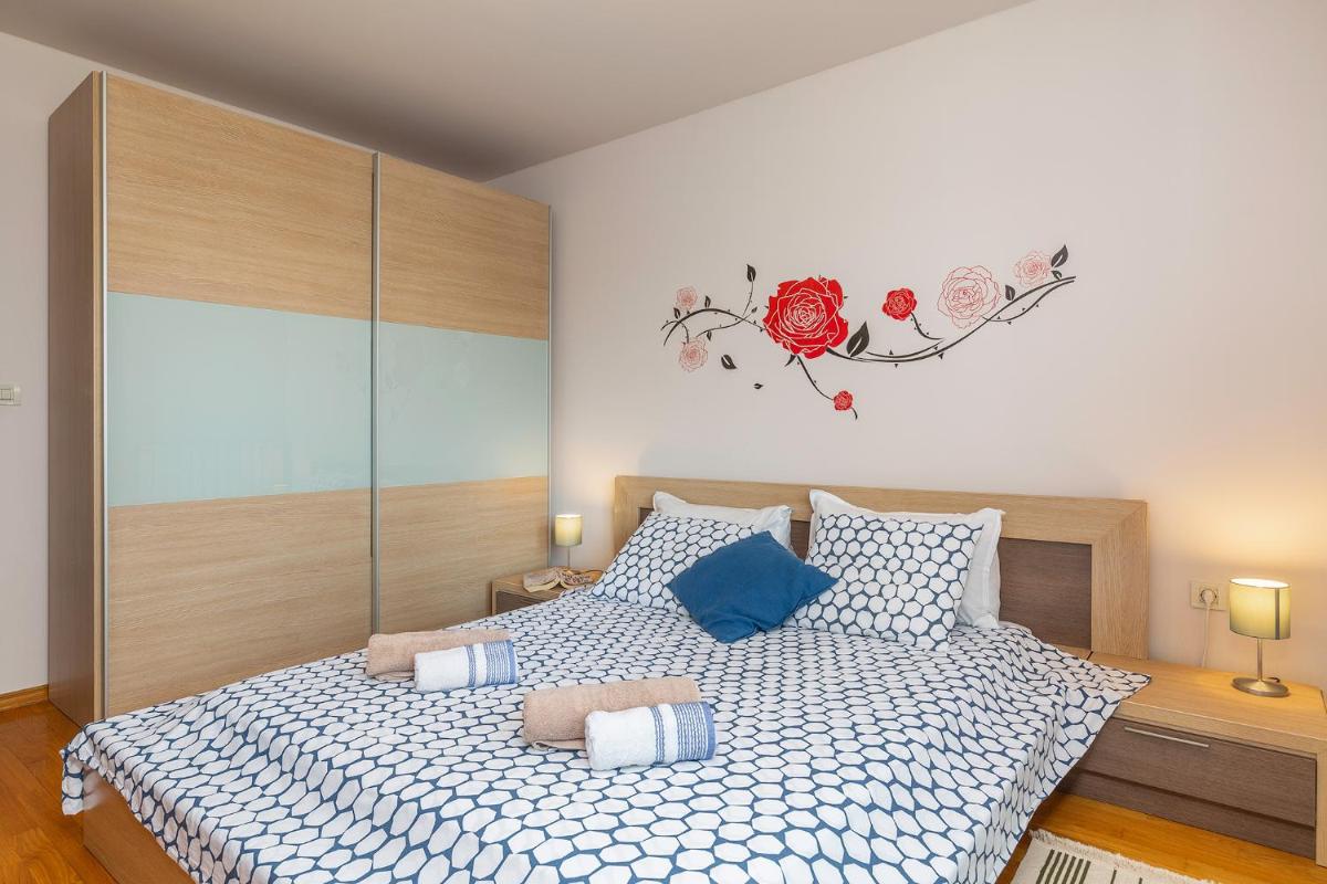 Deluxe Apartment Marina with a private parking - Housity