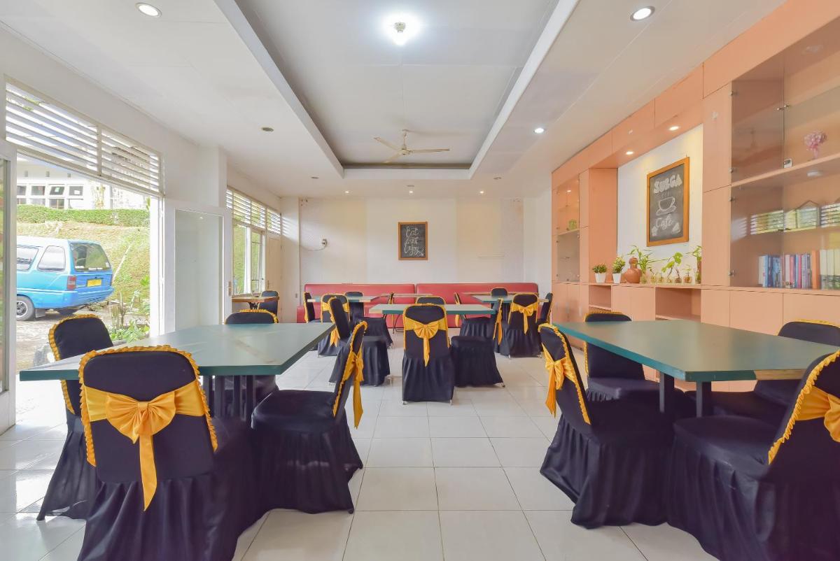 RedDoorz at House Of Dirga Cisarua Puncak - Housity
