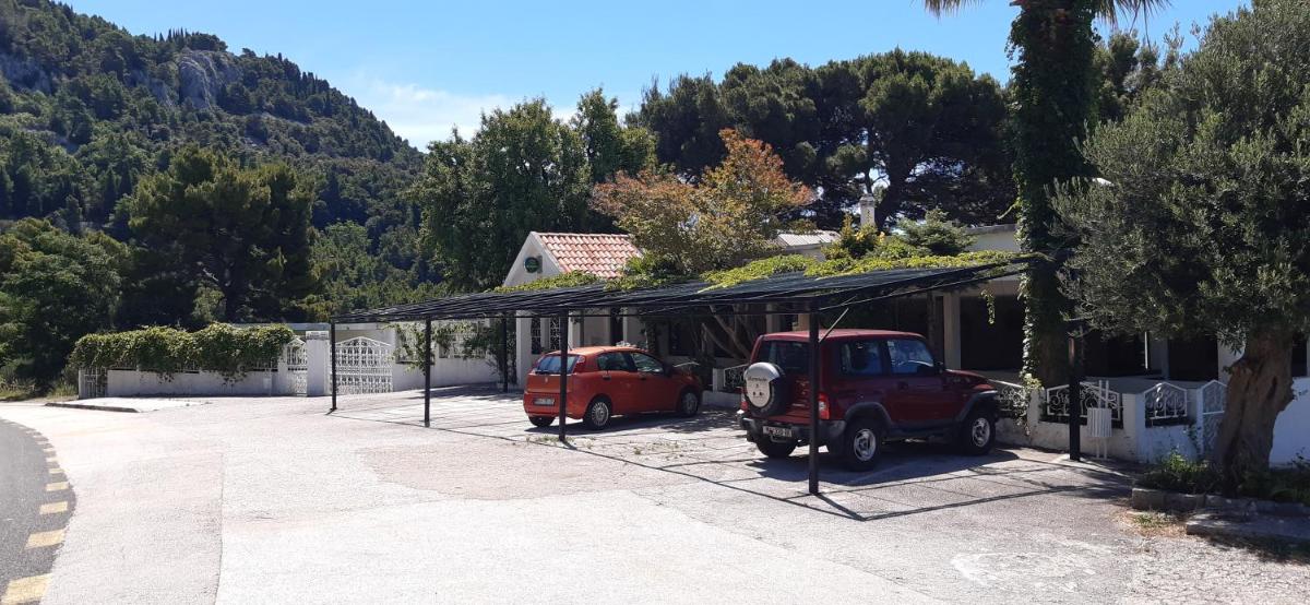 Borovik Guest House - Housity