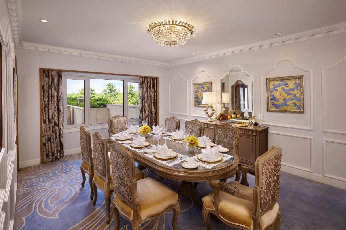 a dining room with a table and chairs at Taj Palace, New Delhi in New Delhi a dining room with a table and chairs at Taj Palace, New Delhi in New Delhi
