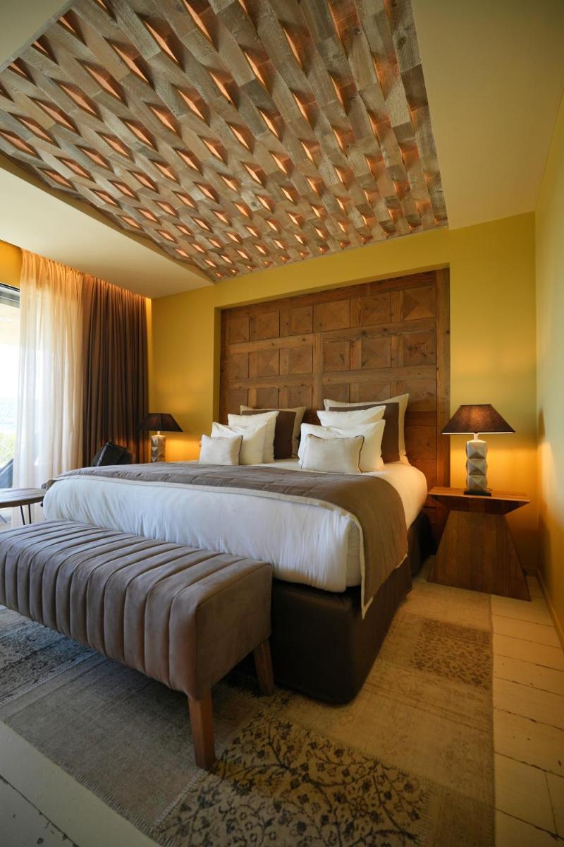 Un ou plusieurs lits dans un hébergement de l'établissement Les Regalia Hôtel & Spa