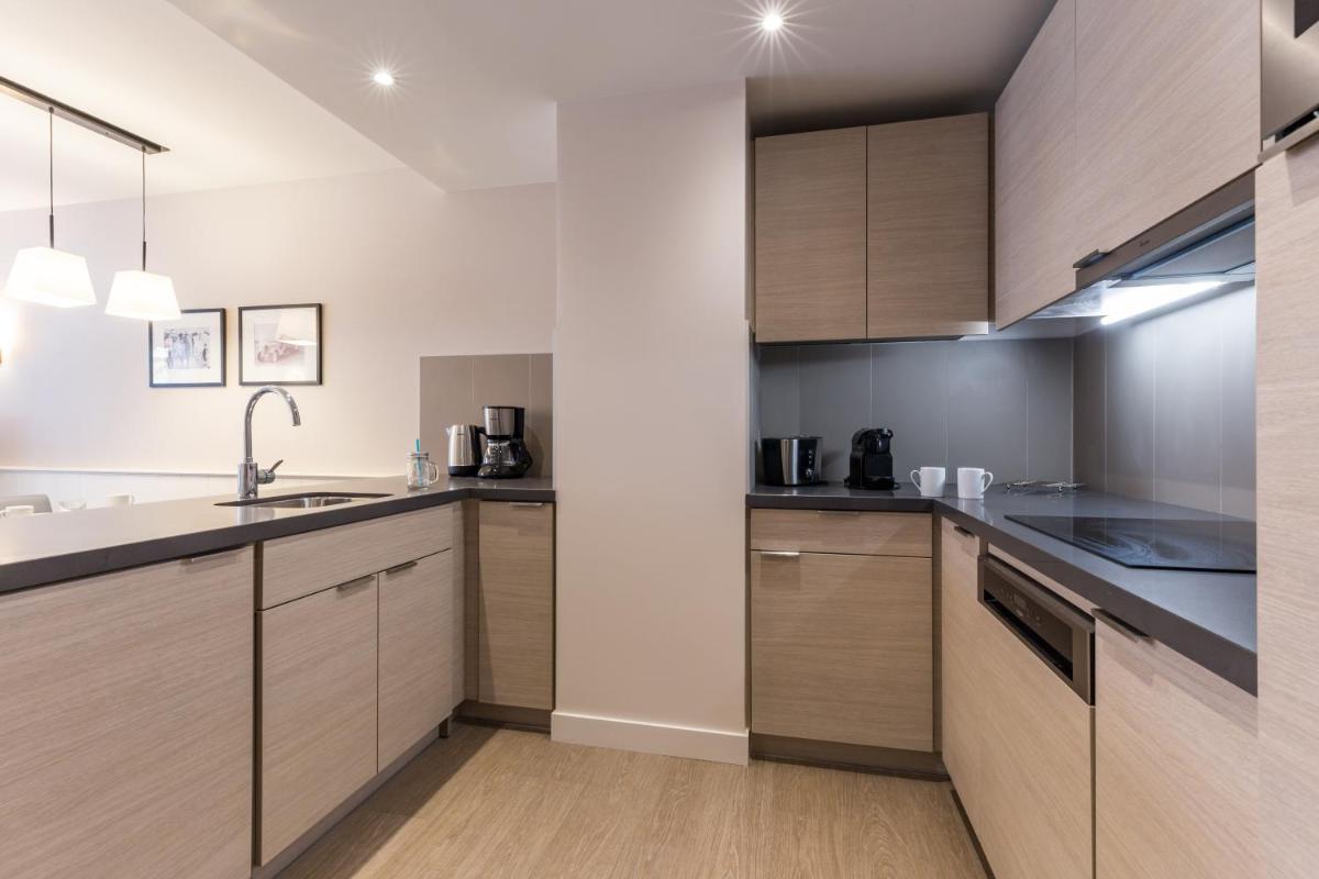 Cuisine ou kitchenette dans l'établissement Résidence Pierre & Vacances Premium Presqu'Ile de la Touques