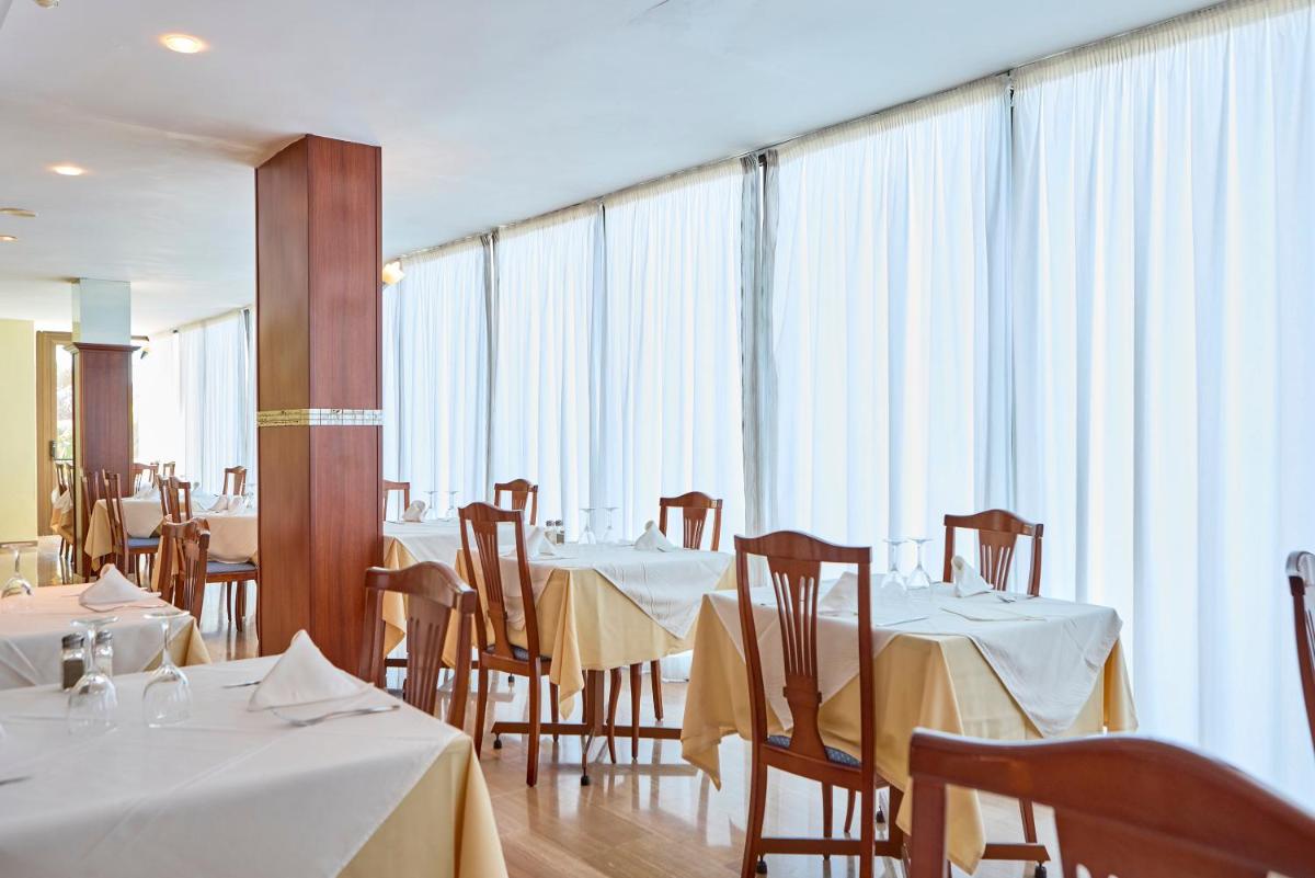 Un restaurante o sitio para comer en Ilusion Markus & Spa