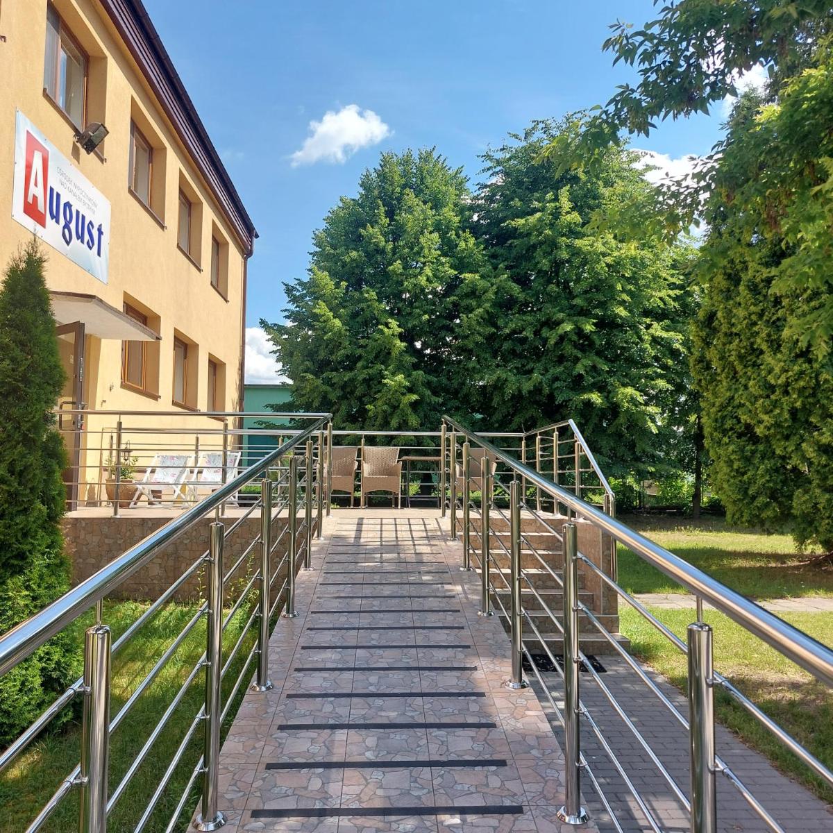 AUGUST Ośrodek Wypoczynkowy - Housity
