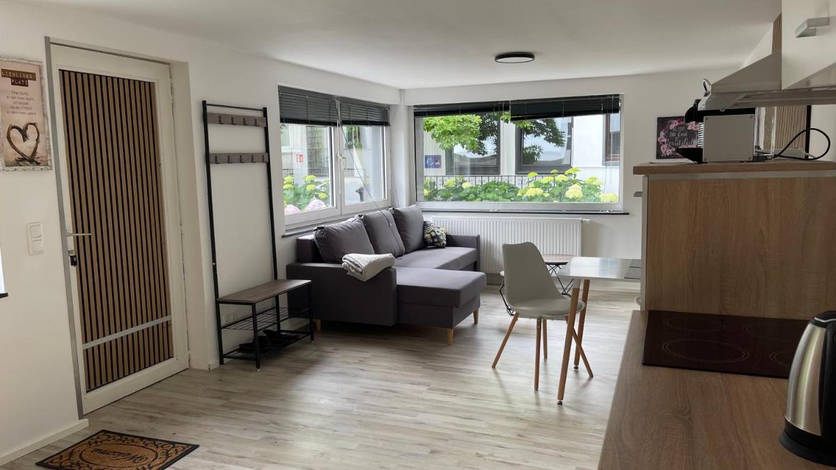 OASE im grünen Hinterhof, EG, Ruhe, Terrasse, Carport, free PayTV, Kaffee&Tee, Fahrräder - Housity