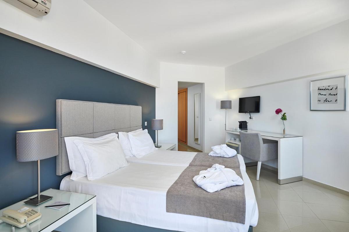 Uma cama ou camas num quarto em Rocamar Exclusive Hotel & Spa - Adults Only