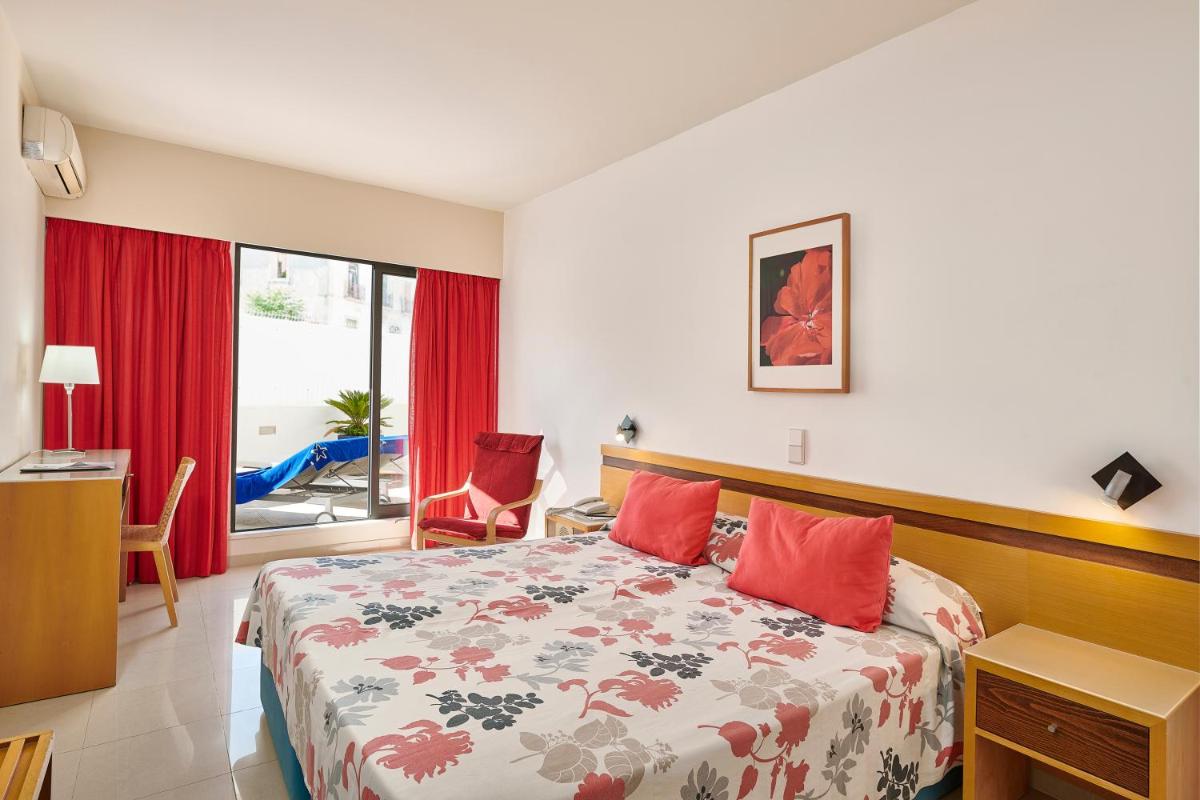 Uma cama ou camas num quarto em Rocamar Exclusive Hotel & Spa - Adults Only
