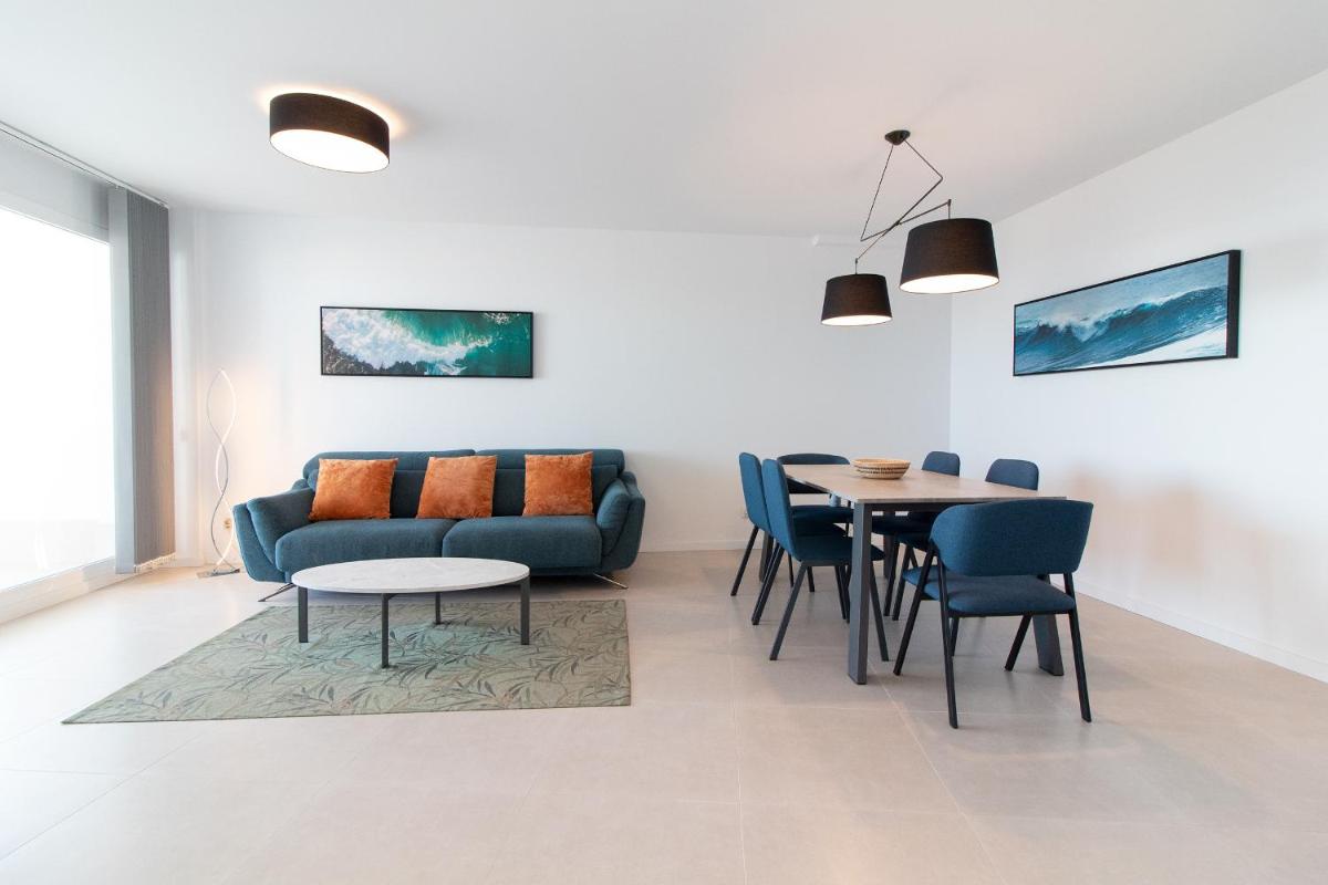Global Properties, Moderno apartamento con dos terrazas con vistas al mar y a la montaña - Housity
