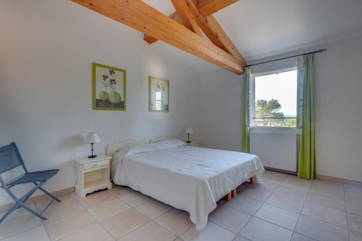 Un ou plusieurs lits dans un hébergement de l'établissement Les Appartements et Maisons du Domaine de Saint Endréol Golf & Spa Resort