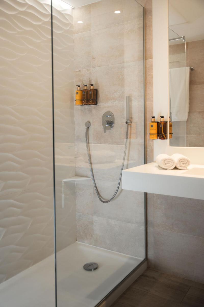Un baño de Ibiza Corso Hotel & Spa