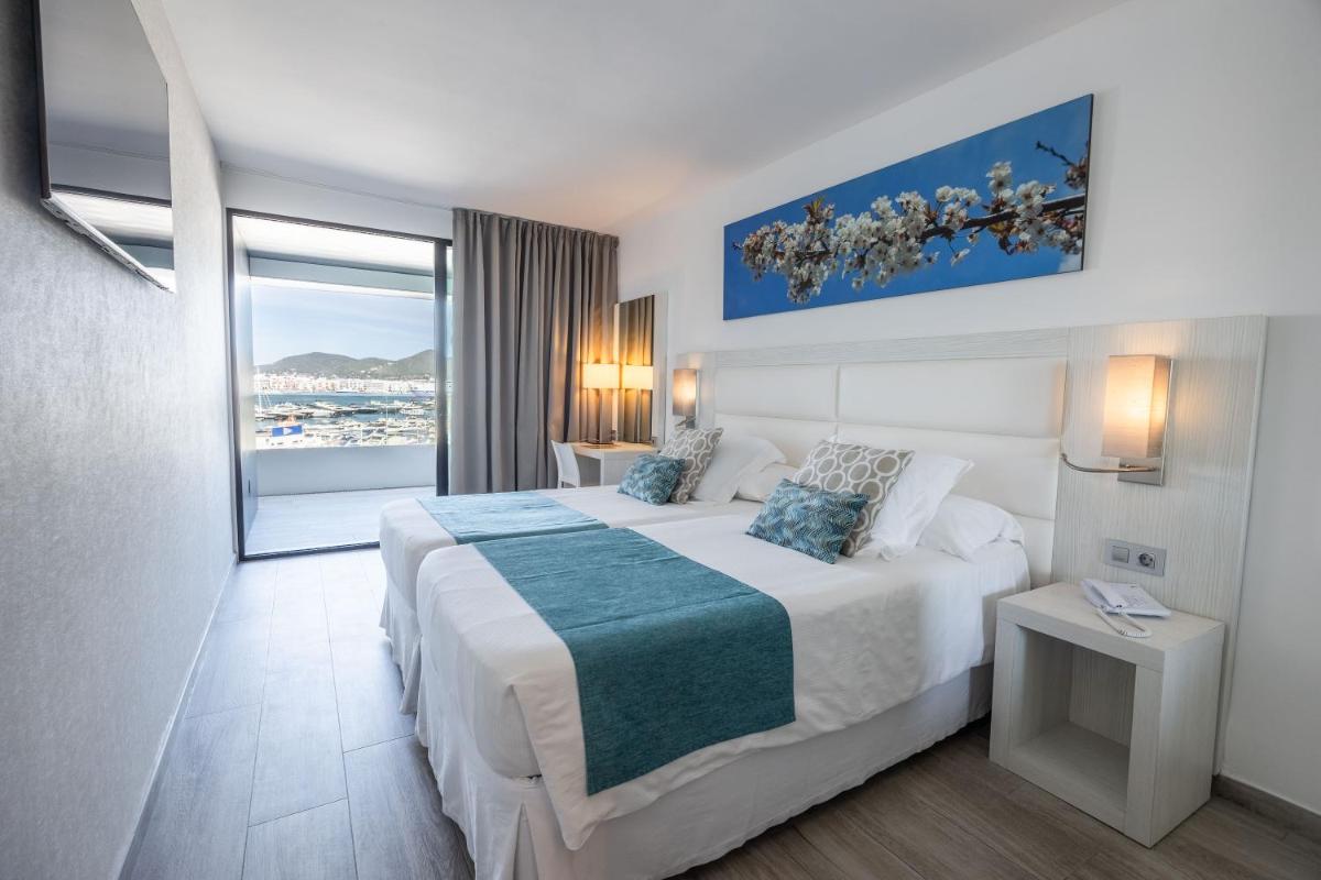 Cama o camas de una habitación en Ibiza Corso Hotel & Spa
