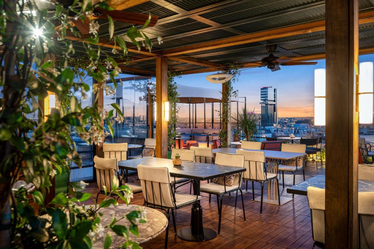 Un restaurante o sitio para comer en BLESS Hotel Madrid - The Leading Hotels of the World