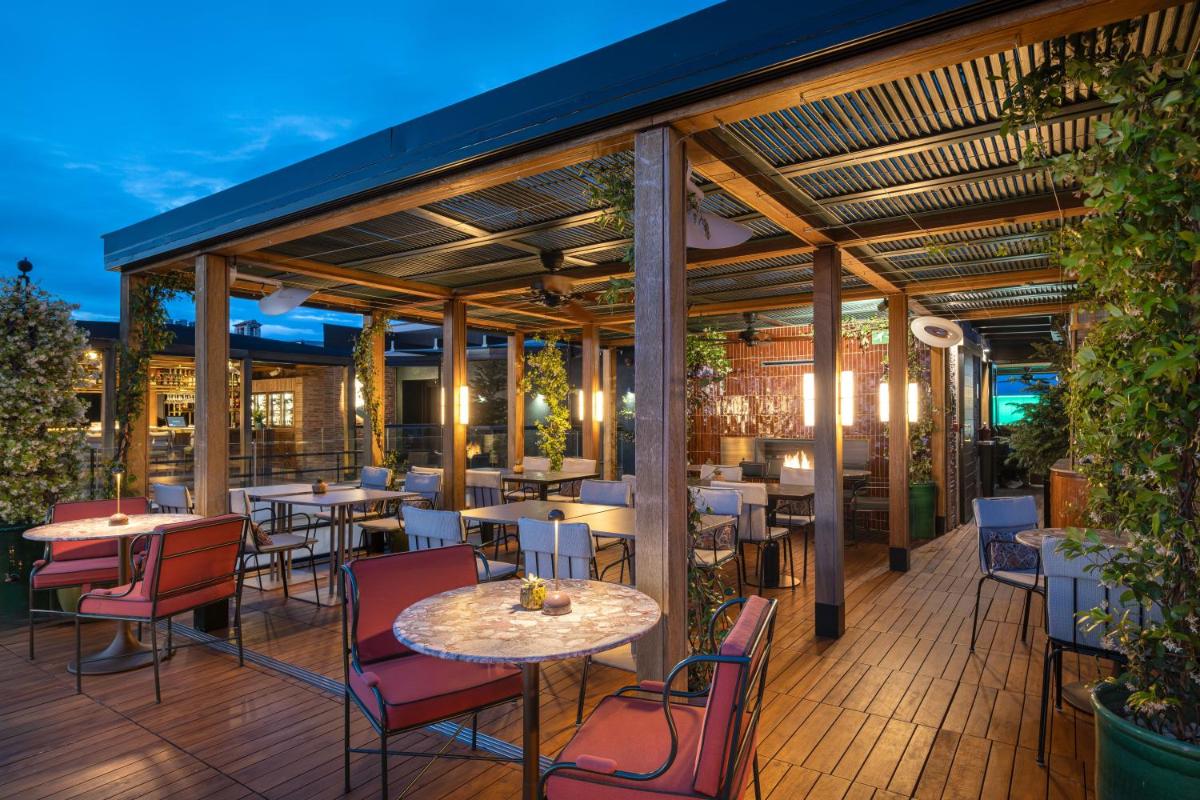 Un restaurante o sitio para comer en BLESS Hotel Madrid - The Leading Hotels of the World