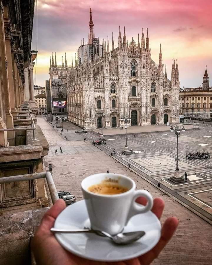 Corso Venezia 33 - Vintage junior suite with Free parking per qualified rate -The best Unic location in town -- subway Metro M1 San Babila Palestro M4 San Babila M3 Montenapoleone Turati - Housity