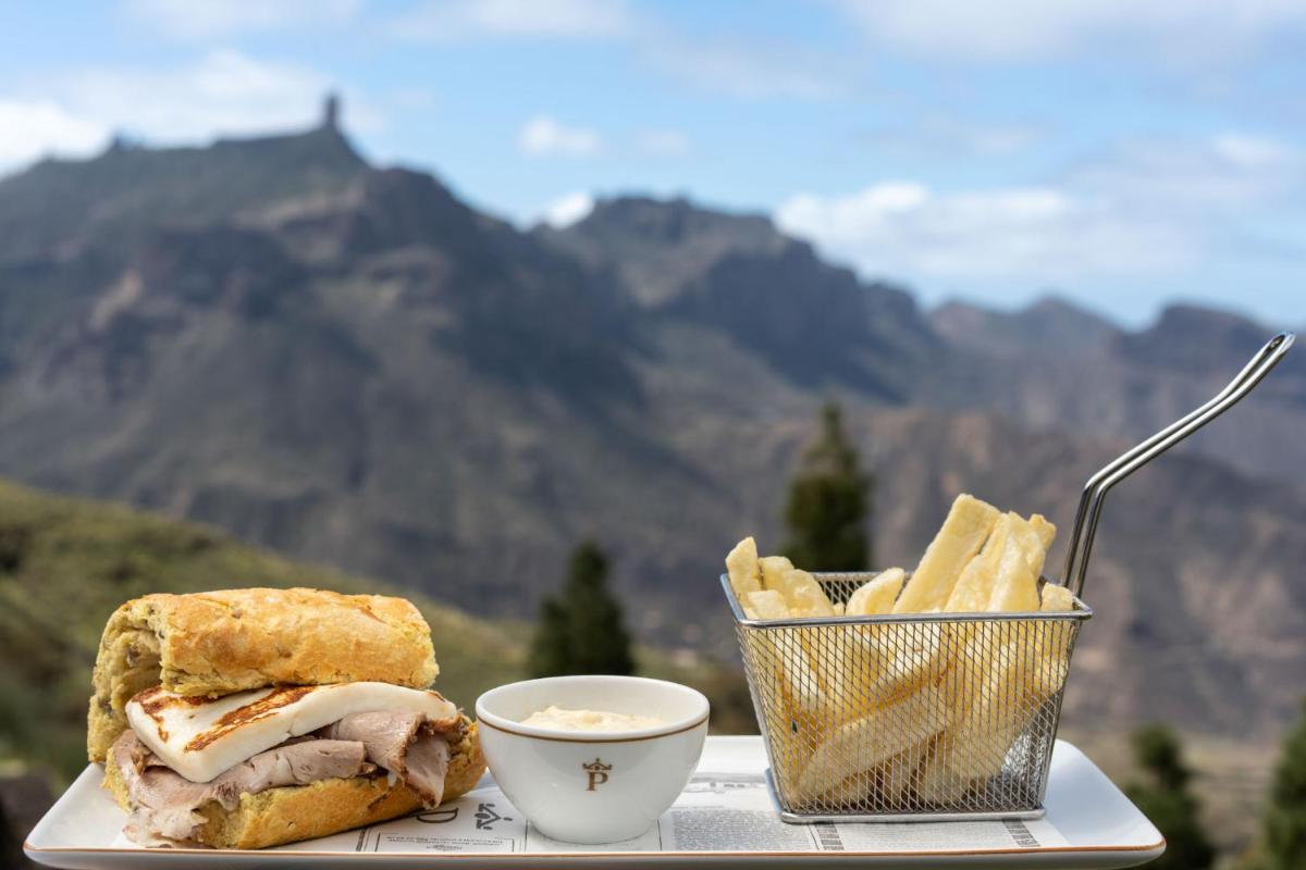 Comida en o cerca de este hotel