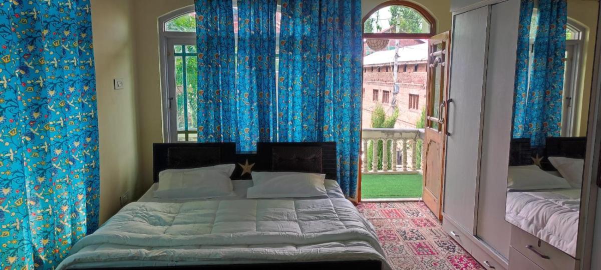 Coachman HomeStay - Housity
