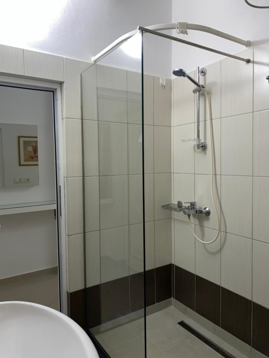 LR Apartments - Housity