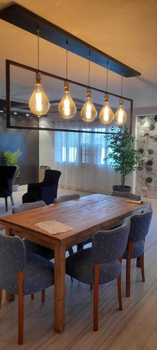 Departamento céntrico en San Martín, amplio, con aire acondicionado y cochera privada - Housity